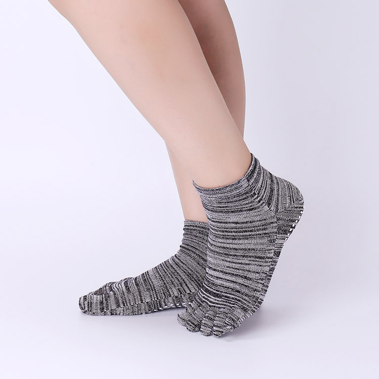 Non-Slip Yoga Socks with Grips - đánh giá và giá Pilates Yoga Barre